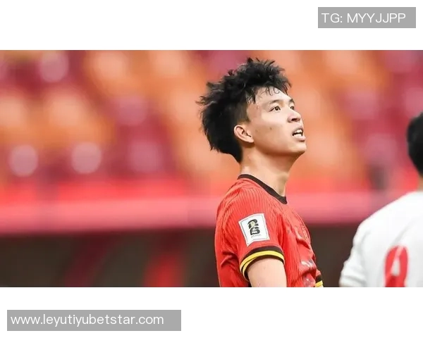 何超手球染黄引争议裁判漏判浙江进攻王钰栋愤怒砸球抗议 何超手球染黄引争议裁判漏判浙江进攻王钰栋愤怒砸球抗议