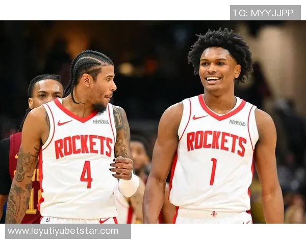 杰伦布朗荣获ESSENCE风云男士称号展现球场内外的卓越贡献