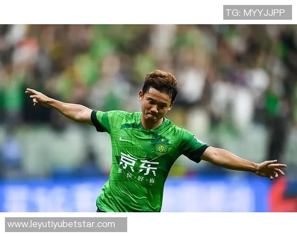 北京国安足球俱乐部成功续约王刚与池忠国展现球队未来发展信心