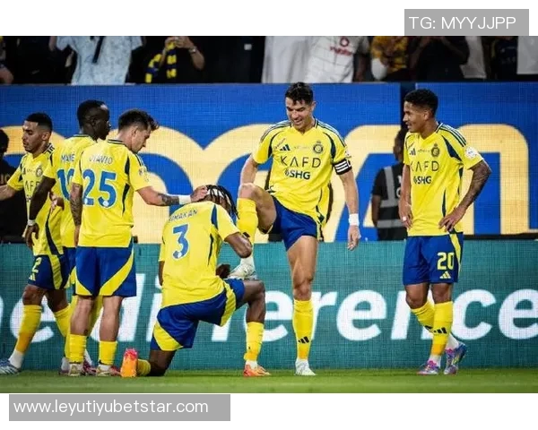 C罗本赛季表现出色代表俱乐部和国家队出战17场贡献16球2助攻 C罗本赛季表现出色代表俱乐部和国家队出战17场贡献16球2助攻